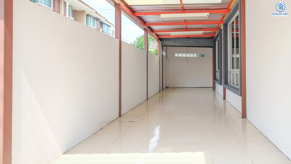 ทาวน์โฮมมือสองนนทบุรี ทำเลโซนเมือง โครงการ พลัสซิตี้พาร์ค สนามบินน้ำ-รัตนาธิเบศร์ ห้องมุมหลังใหญ่ เนื้อที่ 32.3 ตร.ว. หน้ากว้าง 6 ฟังก์ชั่น 3 ห้องนอน 3 ห้องน้ำ 2 ที่จอดรถ บนทำเลดีที่สุด! ใกล้กระทรวงพาณิชย์ ,เซ็นทรัลรัตนาธิเบศร์ และทางด่วนงามวงศ์วาน เดินทางสะดวกด้วย รถไฟฟ้าสถานี "แยกนนทบุรี1"