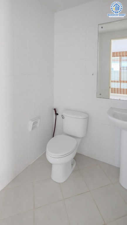 ทาวน์โฮมมือสองนนทบุรี ทำเลโซนเมือง โครงการ พลัสซิตี้พาร์ค สนามบินน้ำ-รัตนาธิเบศร์ ห้องมุมหลังใหญ่ เนื้อที่ 32.3 ตร.ว. หน้ากว้าง 6 ฟังก์ชั่น 3 ห้องนอน 3 ห้องน้ำ 2 ที่จอดรถ บนทำเลดีที่สุด! ใกล้กระทรวงพาณิชย์ ,เซ็นทรัลรัตนาธิเบศร์ และทางด่วนงามวงศ์วาน เดินทางสะดวกด้วย รถไฟฟ้าสถานี "แยกนนทบุรี1"