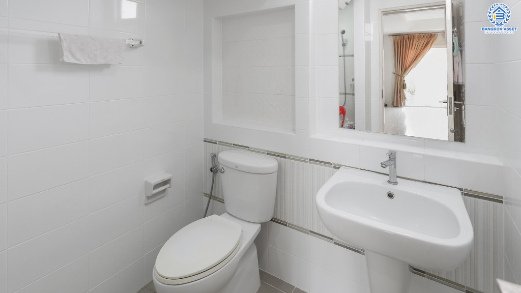 บ้านเดี่ยวมือสองนนทบุรี หลังใหญ่ 67 ตร.ว. โครงการ ชัยพฤกษ์ บางใหญ่-กาญจนาภิเษก คุณภาพแบรนด์LH บ้านพร้อมอยู่ ฟังก์ชั่น 3 ห้องนอน 3 ห้องน้ำ 2 ที่จอดรถ แถมแอร์ 4 เครื่อง บนทำเลศักยภาพ เพียง 1 กม.จากสถานีคลองบางไผ่ ใกล้เซ็นทรัลเวสต์เกต คุ้มค่า ราคาไม่แพง!