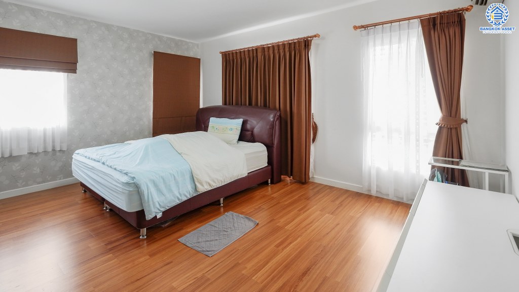 บ้านเดี่ยวมือสองนนทบุรี หลังใหญ่ 67 ตร.ว. โครงการ ชัยพฤกษ์ บางใหญ่-กาญจนาภิเษก คุณภาพแบรนด์LH บ้านพร้อมอยู่ ฟังก์ชั่น 3 ห้องนอน 3 ห้องน้ำ 2 ที่จอดรถ แถมแอร์ 4 เครื่อง บนทำเลศักยภาพ เพียง 1 กม.จากสถานีคลองบางไผ่ ใกล้เซ็นทรัลเวสต์เกต คุ้มค่า ราคาไม่แพง!