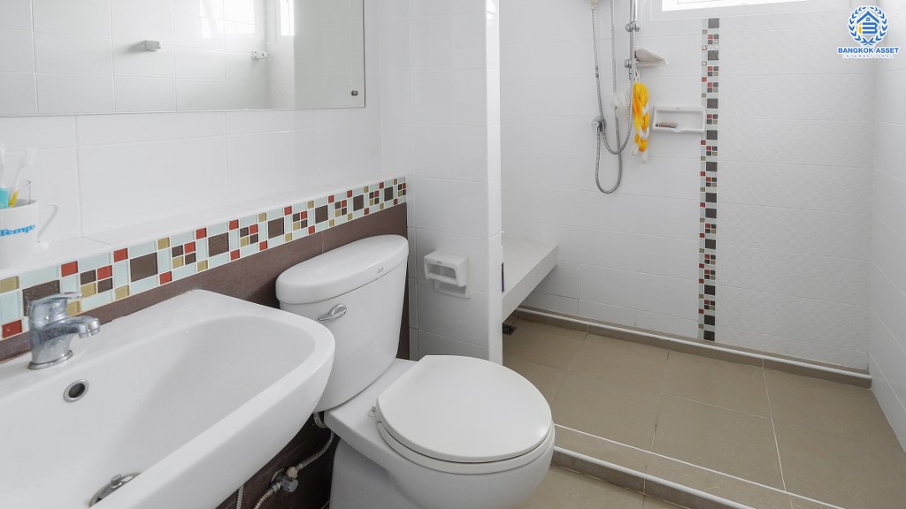 บ้านเดี่ยวมือสองนนทบุรี หลังใหญ่ 67 ตร.ว. โครงการ ชัยพฤกษ์ บางใหญ่-กาญจนาภิเษก คุณภาพแบรนด์LH บ้านพร้อมอยู่ ฟังก์ชั่น 3 ห้องนอน 3 ห้องน้ำ 2 ที่จอดรถ แถมแอร์ 4 เครื่อง บนทำเลศักยภาพ เพียง 1 กม.จากสถานีคลองบางไผ่ ใกล้เซ็นทรัลเวสต์เกต คุ้มค่า ราคาไม่แพง!