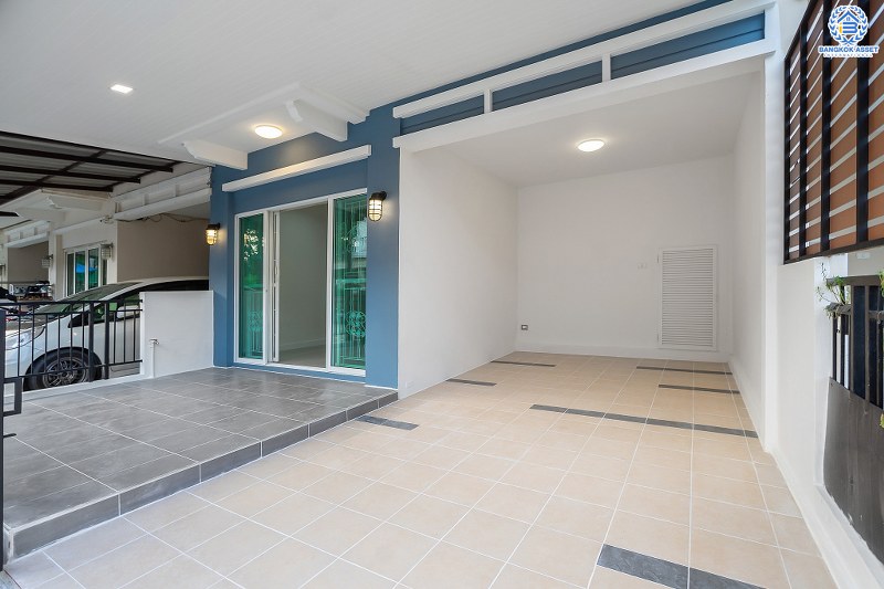 บ้านมือสองตกแต่งใหม่ ม.เดอะวิลล่า ราชพฤกษ์-ท่าอิฐ แบรนด์ Property Perfect* เนื้อที่ 18 ตร.ว. ฟังก์ชั่น 3ห้องนอน 2ห้องน้ำ พร้อมอยู่! ทำเลใกล้รถไฟฟ้าสาย สถานีบางรักน้อยท่าอิฐ พร้อมเข้า-ออกได้ 2 เส้นทางทั้งถ.รัตนาธิเบศร์ และถ.ราชพฤกษ์