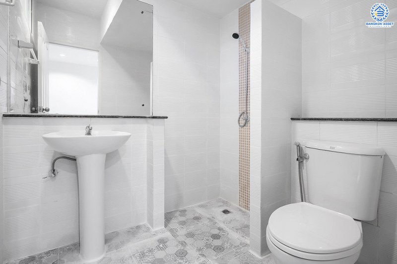 บ้านมือสองตกแต่งใหม่ ม.เดอะวิลล่า ราชพฤกษ์-ท่าอิฐ แบรนด์ Property Perfect* เนื้อที่ 18 ตร.ว. ฟังก์ชั่น 3ห้องนอน 2ห้องน้ำ พร้อมอยู่! ทำเลใกล้รถไฟฟ้าสาย สถานีบางรักน้อยท่าอิฐ พร้อมเข้า-ออกได้ 2 เส้นทางทั้งถ.รัตนาธิเบศร์ และถ.ราชพฤกษ์