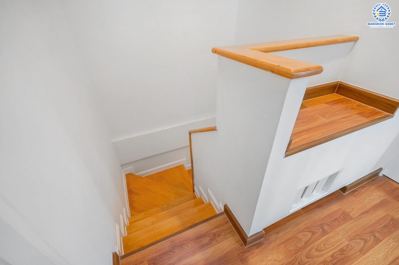 บ้านมือสองตกแต่งใหม่ ม.เดอะวิลล่า ราชพฤกษ์-ท่าอิฐ แบรนด์ Property Perfect* เนื้อที่ 18 ตร.ว. ฟังก์ชั่น 3ห้องนอน 2ห้องน้ำ พร้อมอยู่! ทำเลใกล้รถไฟฟ้าสาย สถานีบางรักน้อยท่าอิฐ พร้อมเข้า-ออกได้ 2 เส้นทางทั้งถ.รัตนาธิเบศร์ และถ.ราชพฤกษ์