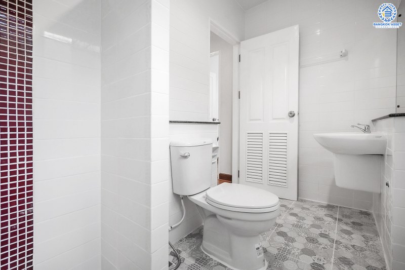 บ้านมือสองตกแต่งใหม่ ม.เดอะวิลล่า ราชพฤกษ์-ท่าอิฐ แบรนด์ Property Perfect* เนื้อที่ 18 ตร.ว. ฟังก์ชั่น 3ห้องนอน 2ห้องน้ำ พร้อมอยู่! ทำเลใกล้รถไฟฟ้าสาย สถานีบางรักน้อยท่าอิฐ พร้อมเข้า-ออกได้ 2 เส้นทางทั้งถ.รัตนาธิเบศร์ และถ.ราชพฤกษ์