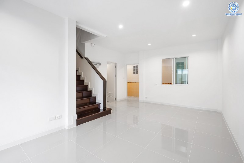 บ้านมือสองตกแต่งใหม่ แปลงมุม! แบรนด์ Property Perfect* ม.เดอะวิลล่า ราชพฤกษ์-ท่าอิฐ เนื้อที่ 18 ตร.ว. ครบครันด้วยฟังก์ชั่น 3 ห้องนอน 2 ห้องน้ำ ตกแต่งสวยพร้อมอยู่! เดินทางสะดวกสบายเข้า-ออกได้ 2 เส้นทางทั้งถ.รัตนาธิเบศร์ และถ.ราชพฤกษ์ ใกล้ 2 เซ็นทรัลฯ และ MRT "สถานีบางรักน้อยท่าอิฐ"