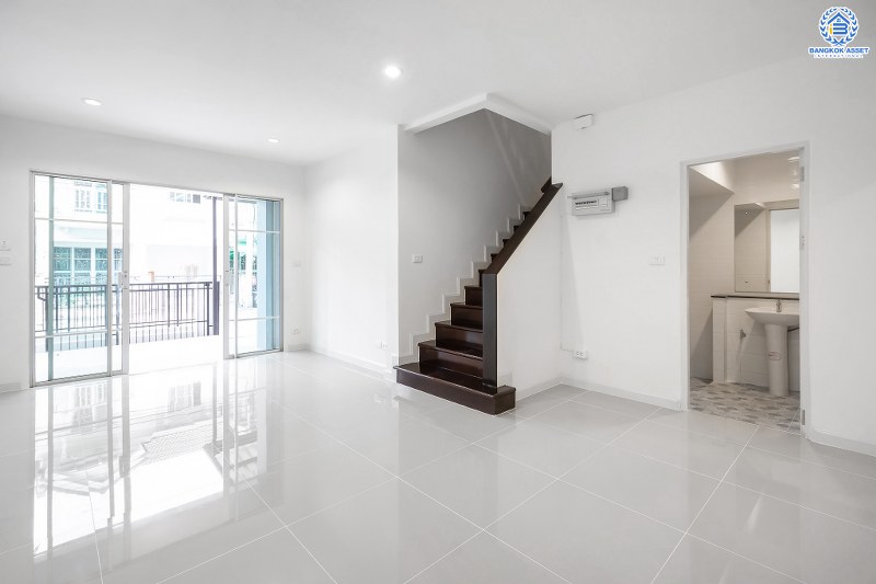 บ้านมือสองตกแต่งใหม่ แปลงมุม! แบรนด์ Property Perfect* ม.เดอะวิลล่า ราชพฤกษ์-ท่าอิฐ เนื้อที่ 18 ตร.ว. ครบครันด้วยฟังก์ชั่น 3 ห้องนอน 2 ห้องน้ำ ตกแต่งสวยพร้อมอยู่! เดินทางสะดวกสบายเข้า-ออกได้ 2 เส้นทางทั้งถ.รัตนาธิเบศร์ และถ.ราชพฤกษ์ ใกล้ 2 เซ็นทรัลฯ และ MRT "สถานีบางรักน้อยท่าอิฐ"