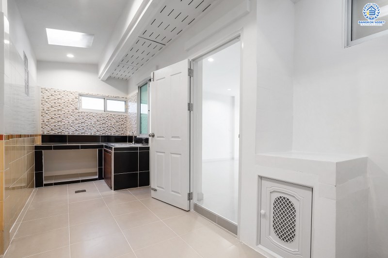 บ้านมือสองตกแต่งใหม่ แปลงมุม! แบรนด์ Property Perfect* ม.เดอะวิลล่า ราชพฤกษ์-ท่าอิฐ เนื้อที่ 18 ตร.ว. ครบครันด้วยฟังก์ชั่น 3 ห้องนอน 2 ห้องน้ำ ตกแต่งสวยพร้อมอยู่! เดินทางสะดวกสบายเข้า-ออกได้ 2 เส้นทางทั้งถ.รัตนาธิเบศร์ และถ.ราชพฤกษ์ ใกล้ 2 เซ็นทรัลฯ และ MRT "สถานีบางรักน้อยท่าอิฐ"