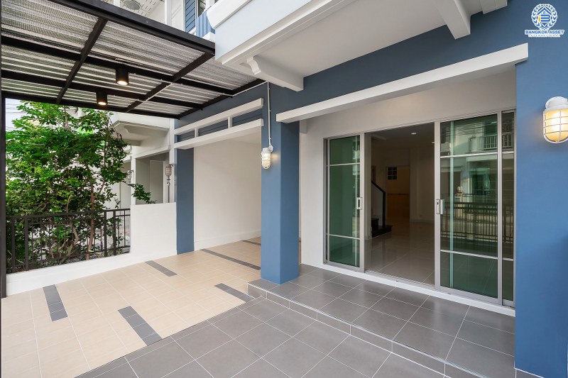 บ้านมือสองตกแต่งใหม่ แปลงมุม! แบรนด์ Property Perfect* ม.เดอะวิลล่า ราชพฤกษ์-ท่าอิฐ เนื้อที่ 18 ตร.ว. ครบครันด้วยฟังก์ชั่น 3 ห้องนอน 2 ห้องน้ำ ตกแต่งสวยพร้อมอยู่! เดินทางสะดวกสบายเข้า-ออกได้ 2 เส้นทางทั้งถ.รัตนาธิเบศร์ และถ.ราชพฤกษ์ ใกล้ 2 เซ็นทรัลฯ และ MRT "สถานีบางรักน้อยท่าอิฐ"