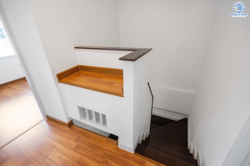 บ้านมือสองตกแต่งใหม่ แปลงมุม! แบรนด์ Property Perfect* ม.เดอะวิลล่า ราชพฤกษ์-ท่าอิฐ เนื้อที่ 18 ตร.ว. ครบครันด้วยฟังก์ชั่น 3 ห้องนอน 2 ห้องน้ำ ตกแต่งสวยพร้อมอยู่! เดินทางสะดวกสบายเข้า-ออกได้ 2 เส้นทางทั้งถ.รัตนาธิเบศร์ และถ.ราชพฤกษ์ ใกล้ 2 เซ็นทรัลฯ และ MRT "สถานีบางรักน้อยท่าอิฐ"