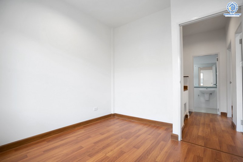 บ้านมือสองตกแต่งใหม่ แปลงมุม! แบรนด์ Property Perfect* ม.เดอะวิลล่า ราชพฤกษ์-ท่าอิฐ เนื้อที่ 18 ตร.ว. ครบครันด้วยฟังก์ชั่น 3 ห้องนอน 2 ห้องน้ำ ตกแต่งสวยพร้อมอยู่! เดินทางสะดวกสบายเข้า-ออกได้ 2 เส้นทางทั้งถ.รัตนาธิเบศร์ และถ.ราชพฤกษ์ ใกล้ 2 เซ็นทรัลฯ และ MRT "สถานีบางรักน้อยท่าอิฐ"