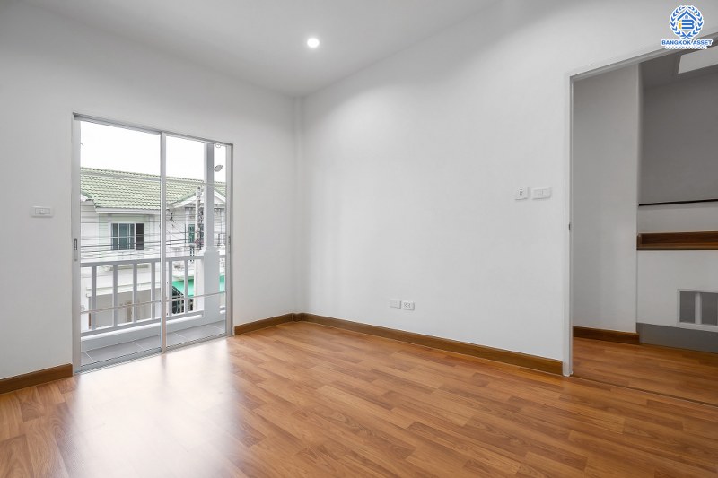 บ้านมือสองตกแต่งใหม่ แปลงมุม! แบรนด์ Property Perfect* ม.เดอะวิลล่า ราชพฤกษ์-ท่าอิฐ เนื้อที่ 18 ตร.ว. ครบครันด้วยฟังก์ชั่น 3 ห้องนอน 2 ห้องน้ำ ตกแต่งสวยพร้อมอยู่! เดินทางสะดวกสบายเข้า-ออกได้ 2 เส้นทางทั้งถ.รัตนาธิเบศร์ และถ.ราชพฤกษ์ ใกล้ 2 เซ็นทรัลฯ และ MRT "สถานีบางรักน้อยท่าอิฐ"