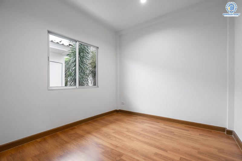 บ้านมือสองตกแต่งใหม่ แปลงมุม! แบรนด์ Property Perfect* ม.เดอะวิลล่า ราชพฤกษ์-ท่าอิฐ เนื้อที่ 18 ตร.ว. ครบครันด้วยฟังก์ชั่น 3 ห้องนอน 2 ห้องน้ำ ตกแต่งสวยพร้อมอยู่! เดินทางสะดวกสบายเข้า-ออกได้ 2 เส้นทางทั้งถ.รัตนาธิเบศร์ และถ.ราชพฤกษ์ ใกล้ 2 เซ็นทรัลฯ และ MRT "สถานีบางรักน้อยท่าอิฐ"