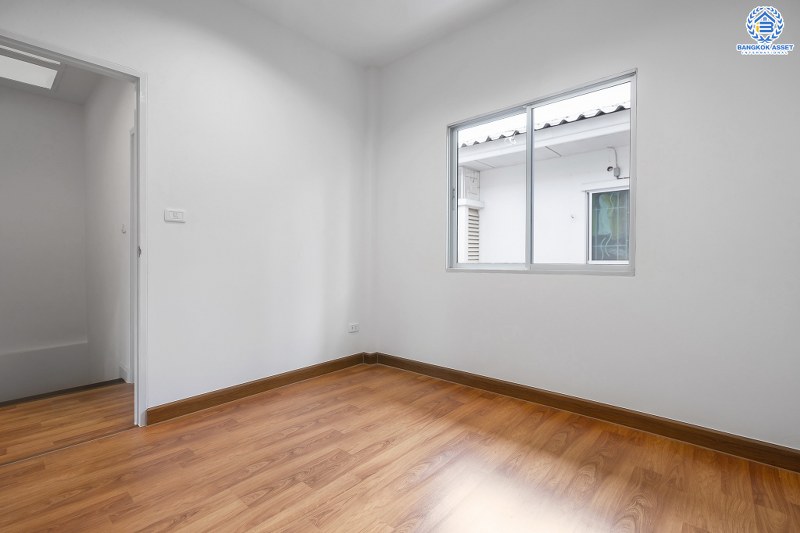 บ้านมือสองตกแต่งใหม่ แปลงมุม! แบรนด์ Property Perfect* ม.เดอะวิลล่า ราชพฤกษ์-ท่าอิฐ เนื้อที่ 18 ตร.ว. ครบครันด้วยฟังก์ชั่น 3 ห้องนอน 2 ห้องน้ำ ตกแต่งสวยพร้อมอยู่! เดินทางสะดวกสบายเข้า-ออกได้ 2 เส้นทางทั้งถ.รัตนาธิเบศร์ และถ.ราชพฤกษ์ ใกล้ 2 เซ็นทรัลฯ และ MRT "สถานีบางรักน้อยท่าอิฐ"