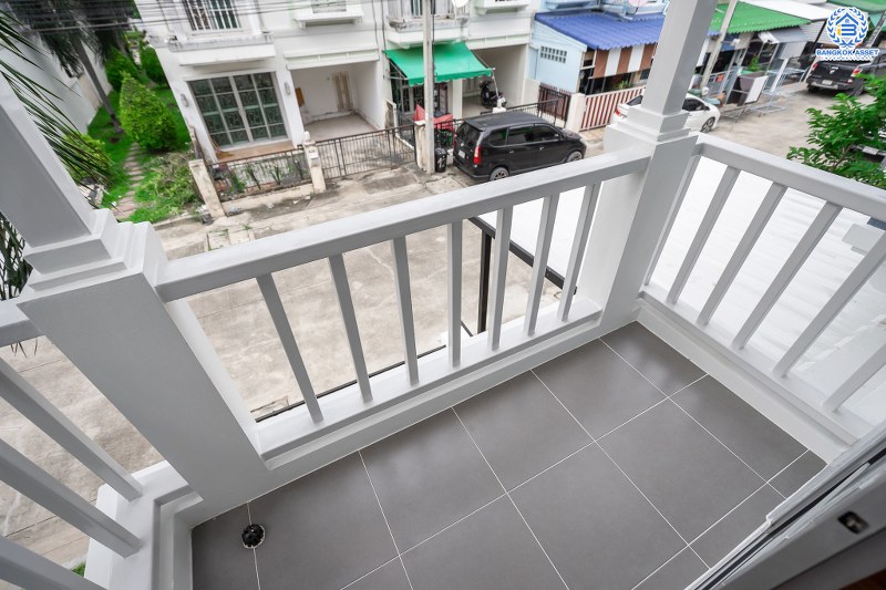 บ้านมือสองตกแต่งใหม่ แปลงมุม! แบรนด์ Property Perfect* ม.เดอะวิลล่า ราชพฤกษ์-ท่าอิฐ เนื้อที่ 18 ตร.ว. ครบครันด้วยฟังก์ชั่น 3 ห้องนอน 2 ห้องน้ำ ตกแต่งสวยพร้อมอยู่! เดินทางสะดวกสบายเข้า-ออกได้ 2 เส้นทางทั้งถ.รัตนาธิเบศร์ และถ.ราชพฤกษ์ ใกล้ 2 เซ็นทรัลฯ และ MRT "สถานีบางรักน้อยท่าอิฐ"