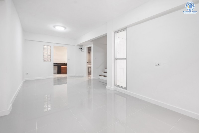 บ้านมือสองตกแต่งใหม่ 3 ชั้น ทำเลโซนเมือง! ม.ศุภาลัยวิลล์ งามวงศ์วาน-แคราย (ซ.รัตนาธิเบศร์18) เนื้อที่ 20.6 ตร.ว. บ้านพร้อมอยู่ ฟังก์ชั่นจัดเต็ม! 4 ห้องนอน 3 ห้องน้ำ บนสุดยอดทำเล! เข้า-ออกได้ทั้งทางรัตนาธิเบศร์ ติวานนท์ และสนามบินน้ำ ใกล้รถไฟฟ้าสายสีม่วง "สถานีศูนย์ราชการฯ" และจุดขึ้นทางด่วน "งามวงศ์วาน"