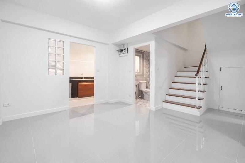 บ้านมือสองตกแต่งใหม่ 3 ชั้น ทำเลโซนเมือง! ม.ศุภาลัยวิลล์ งามวงศ์วาน-แคราย (ซ.รัตนาธิเบศร์18) เนื้อที่ 20.6 ตร.ว. บ้านพร้อมอยู่ ฟังก์ชั่นจัดเต็ม! 4 ห้องนอน 3 ห้องน้ำ บนสุดยอดทำเล! เข้า-ออกได้ทั้งทางรัตนาธิเบศร์ ติวานนท์ และสนามบินน้ำ ใกล้รถไฟฟ้าสายสีม่วง "สถานีศูนย์ราชการฯ" และจุดขึ้นทางด่วน "งามวงศ์วาน"