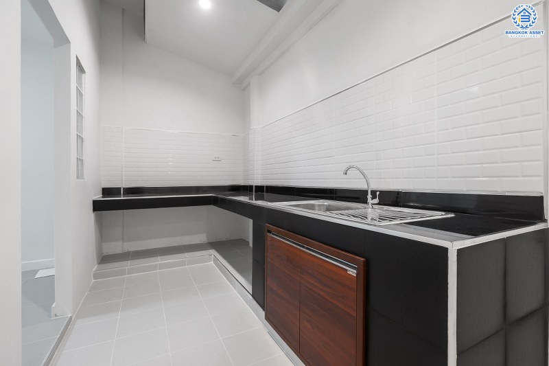 บ้านมือสองตกแต่งใหม่ 3 ชั้น ทำเลโซนเมือง! ม.ศุภาลัยวิลล์ งามวงศ์วาน-แคราย (ซ.รัตนาธิเบศร์18) เนื้อที่ 20.6 ตร.ว. บ้านพร้อมอยู่ ฟังก์ชั่นจัดเต็ม! 4 ห้องนอน 3 ห้องน้ำ บนสุดยอดทำเล! เข้า-ออกได้ทั้งทางรัตนาธิเบศร์ ติวานนท์ และสนามบินน้ำ ใกล้รถไฟฟ้าสายสีม่วง "สถานีศูนย์ราชการฯ" และจุดขึ้นทางด่วน "งามวงศ์วาน"