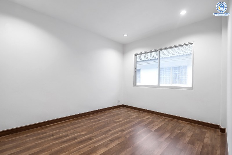 บ้านมือสองตกแต่งใหม่ 3 ชั้น ทำเลโซนเมือง! ม.ศุภาลัยวิลล์ งามวงศ์วาน-แคราย (ซ.รัตนาธิเบศร์18) เนื้อที่ 20.6 ตร.ว. บ้านพร้อมอยู่ ฟังก์ชั่นจัดเต็ม! 4 ห้องนอน 3 ห้องน้ำ บนสุดยอดทำเล! เข้า-ออกได้ทั้งทางรัตนาธิเบศร์ ติวานนท์ และสนามบินน้ำ ใกล้รถไฟฟ้าสายสีม่วง "สถานีศูนย์ราชการฯ" และจุดขึ้นทางด่วน "งามวงศ์วาน"