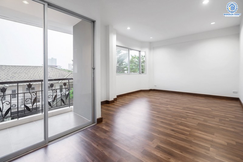 บ้านมือสองตกแต่งใหม่ 3 ชั้น ทำเลโซนเมือง! ม.ศุภาลัยวิลล์ งามวงศ์วาน-แคราย (ซ.รัตนาธิเบศร์18) เนื้อที่ 20.6 ตร.ว. บ้านพร้อมอยู่ ฟังก์ชั่นจัดเต็ม! 4 ห้องนอน 3 ห้องน้ำ บนสุดยอดทำเล! เข้า-ออกได้ทั้งทางรัตนาธิเบศร์ ติวานนท์ และสนามบินน้ำ ใกล้รถไฟฟ้าสายสีม่วง "สถานีศูนย์ราชการฯ" และจุดขึ้นทางด่วน "งามวงศ์วาน"