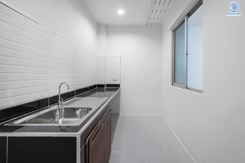 บ้านมือสองตกแต่งใหม่ คุณภาพแบรนด์ พร็อพเพอร์ตี้ เพอร์เฟค* ม.เดอะวิลล่า ราชพฤกษ์-ท่าอิฐ บ้านพร้อมอยู่ บนเนื้อที่ 18 ตร.ว. ห้องมุม!! ฟังก์ชั่น 3 ห้องนอน 2 ห้องน้ำ บนทำเลสุดฮอต เข้า-ออกได้ทั้งถ.รัตนาธิเบศร์ และถ.ราชพฤกษ์ ใกล้ 2 เซ็นทรัลฯ และ MRT "สถานีบางรักน้อยท่าอิฐ"