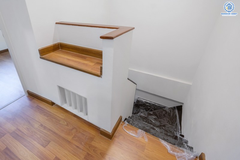 บ้านมือสองตกแต่งใหม่ คุณภาพแบรนด์ พร็อพเพอร์ตี้ เพอร์เฟค* ม.เดอะวิลล่า ราชพฤกษ์-ท่าอิฐ บ้านพร้อมอยู่ บนเนื้อที่ 18 ตร.ว. ห้องมุม!! ฟังก์ชั่น 3 ห้องนอน 2 ห้องน้ำ บนทำเลสุดฮอต เข้า-ออกได้ทั้งถ.รัตนาธิเบศร์ และถ.ราชพฤกษ์ ใกล้ 2 เซ็นทรัลฯ และ MRT "สถานีบางรักน้อยท่าอิฐ"