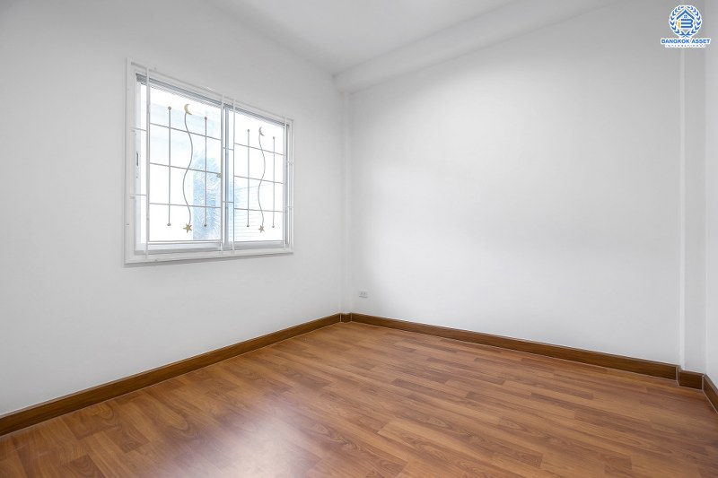 บ้านมือสองตกแต่งใหม่ คุณภาพแบรนด์ พร็อพเพอร์ตี้ เพอร์เฟค* ม.เดอะวิลล่า ราชพฤกษ์-ท่าอิฐ บ้านพร้อมอยู่ บนเนื้อที่ 18 ตร.ว. ห้องมุม!! ฟังก์ชั่น 3 ห้องนอน 2 ห้องน้ำ บนทำเลสุดฮอต เข้า-ออกได้ทั้งถ.รัตนาธิเบศร์ และถ.ราชพฤกษ์ ใกล้ 2 เซ็นทรัลฯ และ MRT "สถานีบางรักน้อยท่าอิฐ"