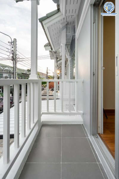 บ้านมือสองตกแต่งใหม่ คุณภาพแบรนด์ พร็อพเพอร์ตี้ เพอร์เฟค* ม.เดอะวิลล่า ราชพฤกษ์-ท่าอิฐ บ้านพร้อมอยู่ บนเนื้อที่ 18 ตร.ว. ห้องมุม!! ฟังก์ชั่น 3 ห้องนอน 2 ห้องน้ำ บนทำเลสุดฮอต เข้า-ออกได้ทั้งถ.รัตนาธิเบศร์ และถ.ราชพฤกษ์ ใกล้ 2 เซ็นทรัลฯ และ MRT "สถานีบางรักน้อยท่าอิฐ"