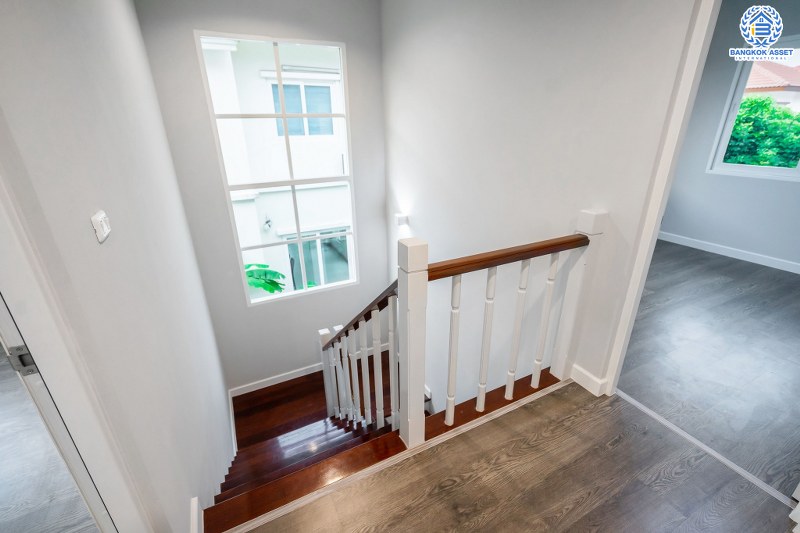 บ้านมือสองตกแต่งใหม่ แปลงมุม จากแบรนด์ Q.House โครงการ คาซ่าวิลล์ ราชพฤกษ์-รัตนาธิเบศร์1 เนื้อที่ 62.8 ตร.ว. ฟังก์ชั่น 3 ห้องนอน 3 ห้องน้ำ Master Bedroom มี walk in closet บนทำเลศักยภาพ ติดถนนราชพฤกษ์ ใกล้รถไฟฟ้า สถานีบางรักน้อยท่าอิฐ