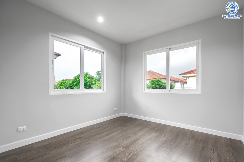 บ้านมือสองตกแต่งใหม่ แปลงมุม จากแบรนด์ Q.House โครงการ คาซ่าวิลล์ ราชพฤกษ์-รัตนาธิเบศร์1 เนื้อที่ 62.8 ตร.ว. ฟังก์ชั่น 3 ห้องนอน 3 ห้องน้ำ Master Bedroom มี walk in closet บนทำเลศักยภาพ ติดถนนราชพฤกษ์ ใกล้รถไฟฟ้า สถานีบางรักน้อยท่าอิฐ