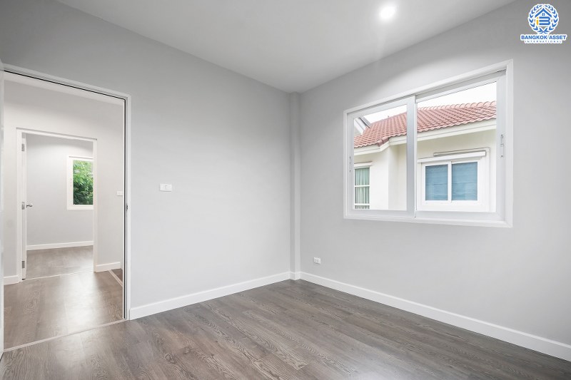 บ้านมือสองตกแต่งใหม่ แปลงมุม จากแบรนด์ Q.House โครงการ คาซ่าวิลล์ ราชพฤกษ์-รัตนาธิเบศร์1 เนื้อที่ 62.8 ตร.ว. ฟังก์ชั่น 3 ห้องนอน 3 ห้องน้ำ Master Bedroom มี walk in closet บนทำเลศักยภาพ ติดถนนราชพฤกษ์ ใกล้รถไฟฟ้า สถานีบางรักน้อยท่าอิฐ