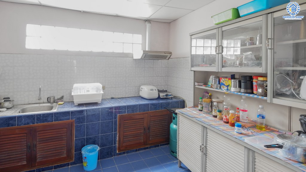 ทาวน์เฮ้าส์มือสองนนทบุรี ม.กฤษดานคร10 รัตนาธิเบศร์ ติดรถไฟฟ้า สถานีสามแยกบางใหญ่ บ้านพร้อมอยู่ เนื้อที่ 19 ตร.ว. ฟังก์ชั่น 2 ห้องนอน 2 ห้องน้ำ มีครัวเคาน์เตอร์ บนทำเลดีที่สุด! ติดถนนรัตนาธิเบศร์ เพียง 600 เมตรจากเซ็นทรัลเวสต์เกต ราคาคุ้มที่สุดในย่านนี้!!