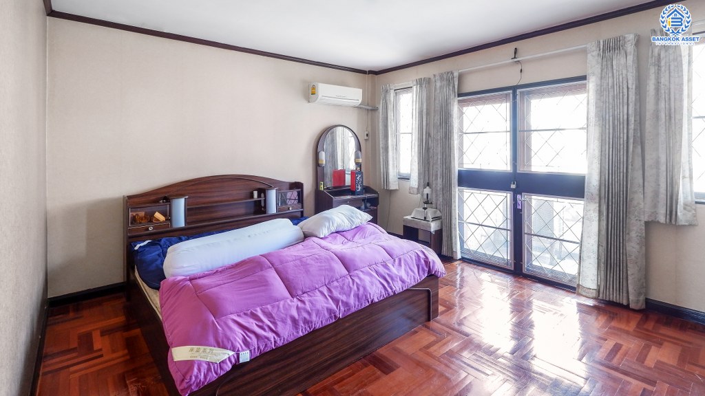 ทาวน์เฮ้าส์มือสองนนทบุรี ม.กฤษดานคร10 รัตนาธิเบศร์ ติดรถไฟฟ้า สถานีสามแยกบางใหญ่ บ้านพร้อมอยู่ เนื้อที่ 19 ตร.ว. ฟังก์ชั่น 2 ห้องนอน 2 ห้องน้ำ มีครัวเคาน์เตอร์ บนทำเลดีที่สุด! ติดถนนรัตนาธิเบศร์ เพียง 600 เมตรจากเซ็นทรัลเวสต์เกต ราคาคุ้มที่สุดในย่านนี้!!