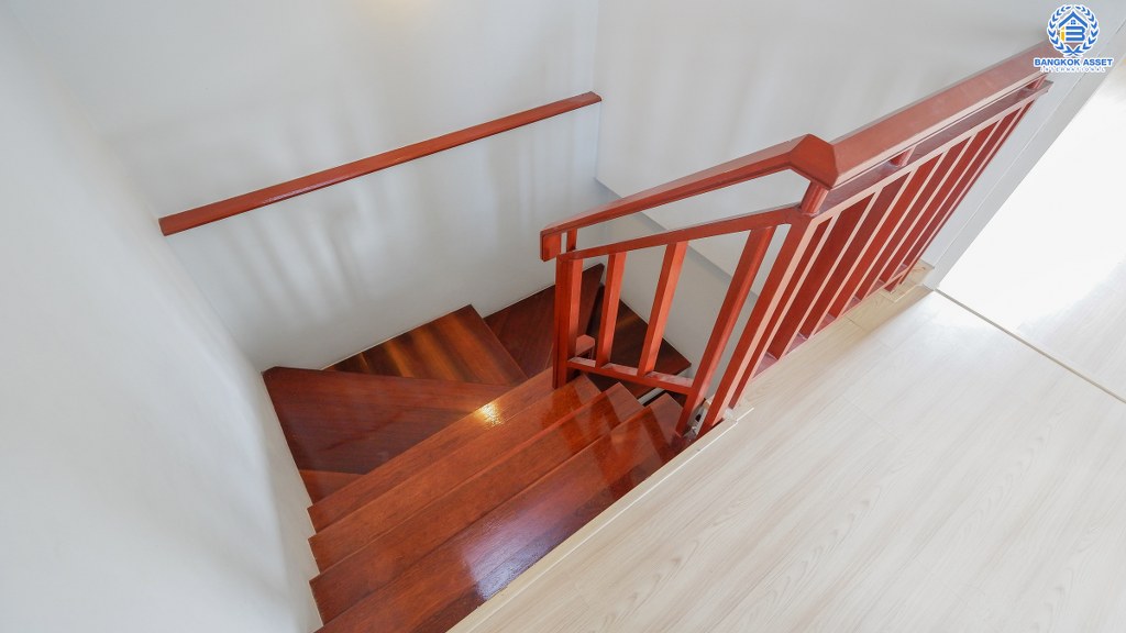 ทาวน์เฮ้าส์มือสองนนทบุรี ห้องมุม! ม.เปี่ยมสุข4 ติวานนท์-ปากเกร็ด ตัวบ้านโปร่งโล่งสบาย ห้องโถงมีเพดานฝ้าหลุม เนื้อที่ 27.1 ตร.ว. 3 ห้องนอน 2 ห้องน้ำ 2 ที่จอดรถ พร้อมอยู่ สะดวกสบายทุกการเดินทาง ใกล้ห้าแยกปากเกร็ด , เซ็นทรัลฯ , ทางด่วนแจ้งวัฒนะ และรถไฟฟ้าสายสีชมพู