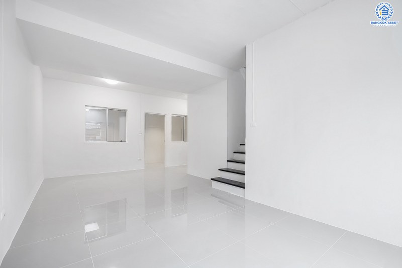 บ้านมือสองตกแต่งใหม่ ราคาสุดคุ้ม! ม.พฤกษา76 บางใหญ่-เซ็นทรัลเวสต์เกต จัดเต็มพร้อมอยู่ ครบครันทุกฟังก์ชั่น เนื้อที่ 17.7 ตร.ว. 3 ห้องนอน 2 ห้องน้ำ มีบิ้วท์อินครัวเคาน์เตอร์ พร้อมที่จอดรถส่วนตัว บนทำเลเดินทางสะดวก ใกล้เซ็นทรัลเวสต์เกต และรถไฟฟ้าสถานีตลาดบางใหญ่