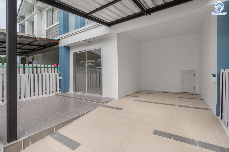 บ้านมือสองตกแต่งใหม่ ราคาสุดคุ้ม! ม.พฤกษา76 บางใหญ่-เซ็นทรัลเวสต์เกต จัดเต็มพร้อมอยู่ ครบครันทุกฟังก์ชั่น เนื้อที่ 17.7 ตร.ว. 3 ห้องนอน 2 ห้องน้ำ มีบิ้วท์อินครัวเคาน์เตอร์ พร้อมที่จอดรถส่วนตัว บนทำเลเดินทางสะดวก ใกล้เซ็นทรัลเวสต์เกต และรถไฟฟ้าสถานีตลาดบางใหญ่