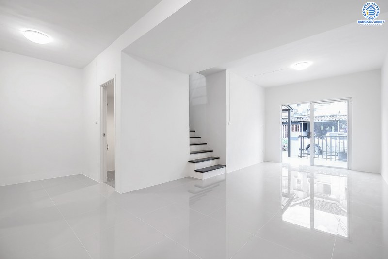 บ้านมือสองตกแต่งใหม่ ราคาสุดคุ้ม! ม.พฤกษา76 บางใหญ่-เซ็นทรัลเวสต์เกต จัดเต็มพร้อมอยู่ ครบครันทุกฟังก์ชั่น เนื้อที่ 17.7 ตร.ว. 3 ห้องนอน 2 ห้องน้ำ มีบิ้วท์อินครัวเคาน์เตอร์ พร้อมที่จอดรถส่วนตัว บนทำเลเดินทางสะดวก ใกล้เซ็นทรัลเวสต์เกต และรถไฟฟ้าสถานีตลาดบางใหญ่