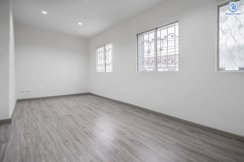 บ้านมือสองตกแต่งใหม่ ราคาสุดคุ้ม! ม.พฤกษา76 บางใหญ่-เซ็นทรัลเวสต์เกต จัดเต็มพร้อมอยู่ ครบครันทุกฟังก์ชั่น เนื้อที่ 17.7 ตร.ว. 3 ห้องนอน 2 ห้องน้ำ มีบิ้วท์อินครัวเคาน์เตอร์ พร้อมที่จอดรถส่วนตัว บนทำเลเดินทางสะดวก ใกล้เซ็นทรัลเวสต์เกต และรถไฟฟ้าสถานีตลาดบางใหญ่