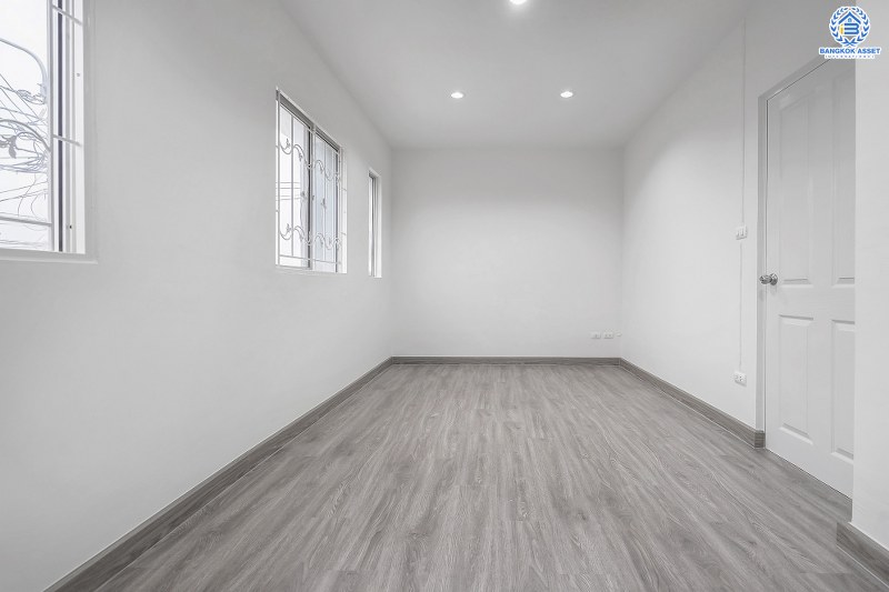 บ้านมือสองตกแต่งใหม่ ราคาสุดคุ้ม! ม.พฤกษา76 บางใหญ่-เซ็นทรัลเวสต์เกต จัดเต็มพร้อมอยู่ ครบครันทุกฟังก์ชั่น เนื้อที่ 17.7 ตร.ว. 3 ห้องนอน 2 ห้องน้ำ มีบิ้วท์อินครัวเคาน์เตอร์ พร้อมที่จอดรถส่วนตัว บนทำเลเดินทางสะดวก ใกล้เซ็นทรัลเวสต์เกต และรถไฟฟ้าสถานีตลาดบางใหญ่