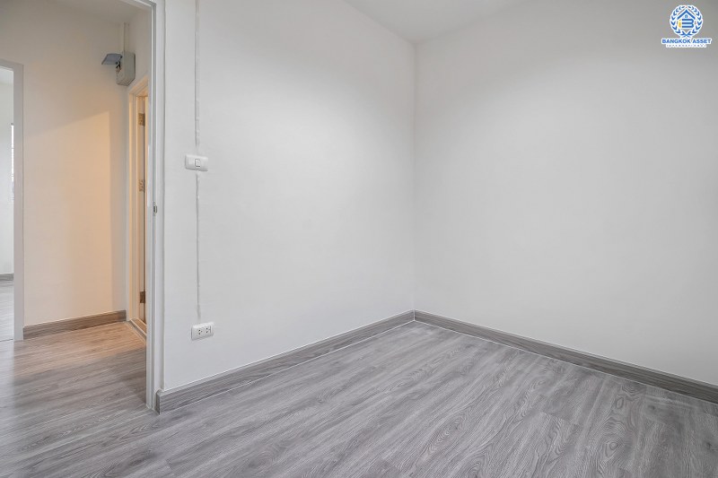 บ้านมือสองตกแต่งใหม่ ราคาสุดคุ้ม! ม.พฤกษา76 บางใหญ่-เซ็นทรัลเวสต์เกต จัดเต็มพร้อมอยู่ ครบครันทุกฟังก์ชั่น เนื้อที่ 17.7 ตร.ว. 3 ห้องนอน 2 ห้องน้ำ มีบิ้วท์อินครัวเคาน์เตอร์ พร้อมที่จอดรถส่วนตัว บนทำเลเดินทางสะดวก ใกล้เซ็นทรัลเวสต์เกต และรถไฟฟ้าสถานีตลาดบางใหญ่