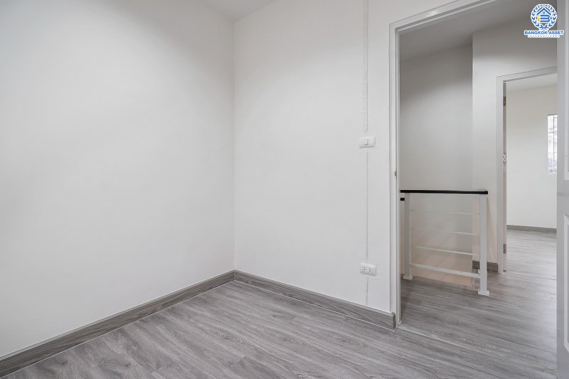 บ้านมือสองตกแต่งใหม่ ราคาสุดคุ้ม! ม.พฤกษา76 บางใหญ่-เซ็นทรัลเวสต์เกต จัดเต็มพร้อมอยู่ ครบครันทุกฟังก์ชั่น เนื้อที่ 17.7 ตร.ว. 3 ห้องนอน 2 ห้องน้ำ มีบิ้วท์อินครัวเคาน์เตอร์ พร้อมที่จอดรถส่วนตัว บนทำเลเดินทางสะดวก ใกล้เซ็นทรัลเวสต์เกต และรถไฟฟ้าสถานีตลาดบางใหญ่