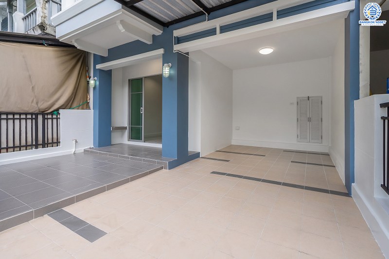 บ้านมือสองตกแต่งใหม่ ราคาสุดคุ้ม! ม.เดอะวิลล่า ราชพฤกษ์-ท่าอิฐ แบรนด์ Property Perfect* เนื้อที่ 18 ตร.ว. ฟังก์ชั่น 3ห้องนอน 2ห้องน้ำ พร้อมอยู่! ทำเลใกล้รถไฟฟ้าสาย สถานีบางรักน้อยท่าอิฐ พร้อมเข้า-ออกได้ 2 เส้นทางทั้งถ.รัตนาธิเบศร์ และถ.ราชพฤกษ์...