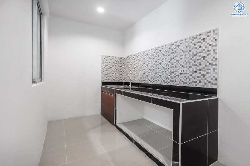 บ้านมือสองตกแต่งใหม่ ราคาสุดคุ้ม! ม.เดอะวิลล่า ราชพฤกษ์-ท่าอิฐ แบรนด์ Property Perfect* เนื้อที่ 18 ตร.ว. ฟังก์ชั่น 3ห้องนอน 2ห้องน้ำ พร้อมอยู่! ทำเลใกล้รถไฟฟ้าสาย สถานีบางรักน้อยท่าอิฐ พร้อมเข้า-ออกได้ 2 เส้นทางทั้งถ.รัตนาธิเบศร์ และถ.ราชพฤกษ์...