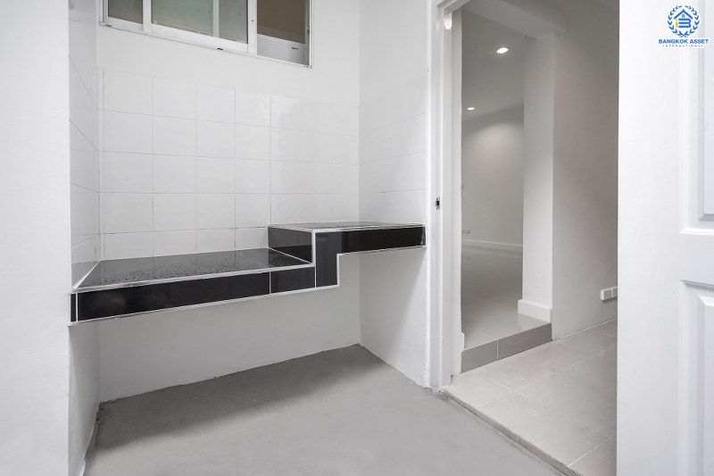 บ้านมือสองตกแต่งใหม่ ราคาสุดคุ้ม! ม.เดอะวิลล่า ราชพฤกษ์-ท่าอิฐ แบรนด์ Property Perfect* เนื้อที่ 18 ตร.ว. ฟังก์ชั่น 3ห้องนอน 2ห้องน้ำ พร้อมอยู่! ทำเลใกล้รถไฟฟ้าสาย สถานีบางรักน้อยท่าอิฐ พร้อมเข้า-ออกได้ 2 เส้นทางทั้งถ.รัตนาธิเบศร์ และถ.ราชพฤกษ์...