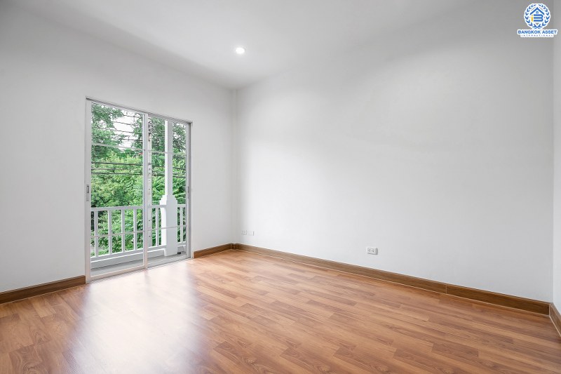 บ้านมือสองตกแต่งใหม่ ราคาสุดคุ้ม! ม.เดอะวิลล่า ราชพฤกษ์-ท่าอิฐ แบรนด์ Property Perfect* เนื้อที่ 18 ตร.ว. ฟังก์ชั่น 3ห้องนอน 2ห้องน้ำ พร้อมอยู่! ทำเลใกล้รถไฟฟ้าสาย สถานีบางรักน้อยท่าอิฐ พร้อมเข้า-ออกได้ 2 เส้นทางทั้งถ.รัตนาธิเบศร์ และถ.ราชพฤกษ์...