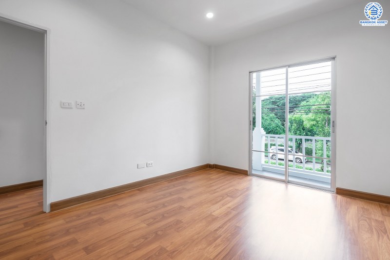 บ้านมือสองตกแต่งใหม่ ราคาสุดคุ้ม! ม.เดอะวิลล่า ราชพฤกษ์-ท่าอิฐ แบรนด์ Property Perfect* เนื้อที่ 18 ตร.ว. ฟังก์ชั่น 3ห้องนอน 2ห้องน้ำ พร้อมอยู่! ทำเลใกล้รถไฟฟ้าสาย สถานีบางรักน้อยท่าอิฐ พร้อมเข้า-ออกได้ 2 เส้นทางทั้งถ.รัตนาธิเบศร์ และถ.ราชพฤกษ์...