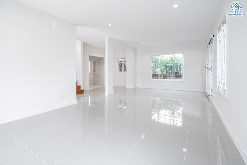 บ้านมือสองตกแต่งใหม่ ติดถนนราชพฤกษ์ โครงการ เดอะ แพลนท์ ราชพฤกษ์-พระราม5 เนื้อที่ 50.1 ตร.ว. ฟังก์ชั่น 3 ห้องนอน 3 ห้องน้ำ พร้อม Built-In มีเทอร์เรซข้างบ้านเหมาะเป็นมุมพักผ่อน บนทำเลศักยภาพ ใกล้วงเวียนพระราม5 , The Walk และอื่นๆ อีกมากมาย...