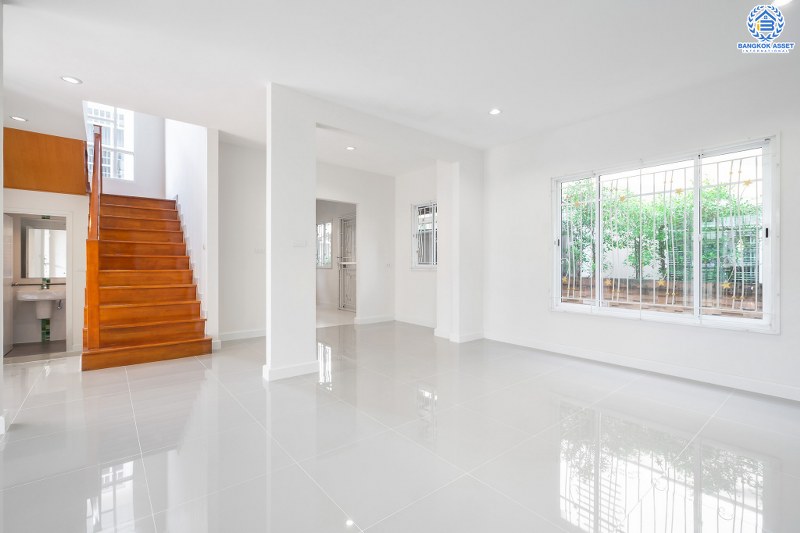 บ้านมือสองตกแต่งใหม่ ติดถนนราชพฤกษ์ โครงการ เดอะ แพลนท์ ราชพฤกษ์-พระราม5 เนื้อที่ 50.1 ตร.ว. ฟังก์ชั่น 3 ห้องนอน 3 ห้องน้ำ พร้อม Built-In มีเทอร์เรซข้างบ้านเหมาะเป็นมุมพักผ่อน บนทำเลศักยภาพ ใกล้วงเวียนพระราม5 , The Walk และอื่นๆ อีกมากมาย...