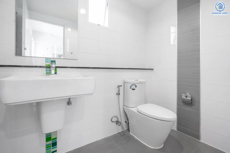 บ้านมือสองตกแต่งใหม่ ติดถนนราชพฤกษ์ โครงการ เดอะ แพลนท์ ราชพฤกษ์-พระราม5 เนื้อที่ 50.1 ตร.ว. ฟังก์ชั่น 3 ห้องนอน 3 ห้องน้ำ พร้อม Built-In มีเทอร์เรซข้างบ้านเหมาะเป็นมุมพักผ่อน บนทำเลศักยภาพ ใกล้วงเวียนพระราม5 , The Walk และอื่นๆ อีกมากมาย...