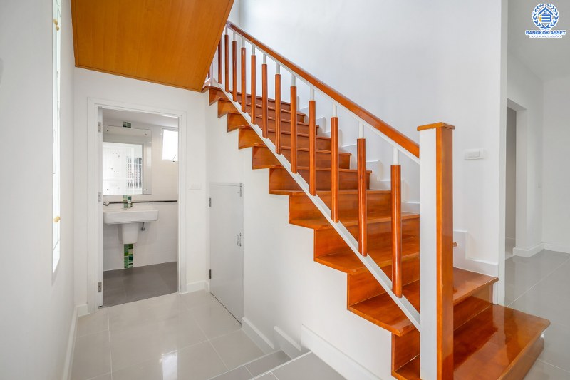 บ้านมือสองตกแต่งใหม่ ติดถนนราชพฤกษ์ โครงการ เดอะ แพลนท์ ราชพฤกษ์-พระราม5 เนื้อที่ 50.1 ตร.ว. ฟังก์ชั่น 3 ห้องนอน 3 ห้องน้ำ พร้อม Built-In มีเทอร์เรซข้างบ้านเหมาะเป็นมุมพักผ่อน บนทำเลศักยภาพ ใกล้วงเวียนพระราม5 , The Walk และอื่นๆ อีกมากมาย...